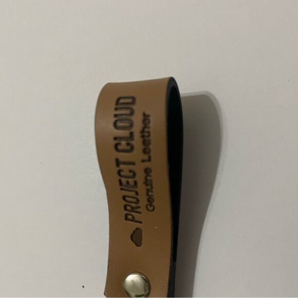 Project Cloud Tan Leather Keychain NWOT - Picture 2 of 4